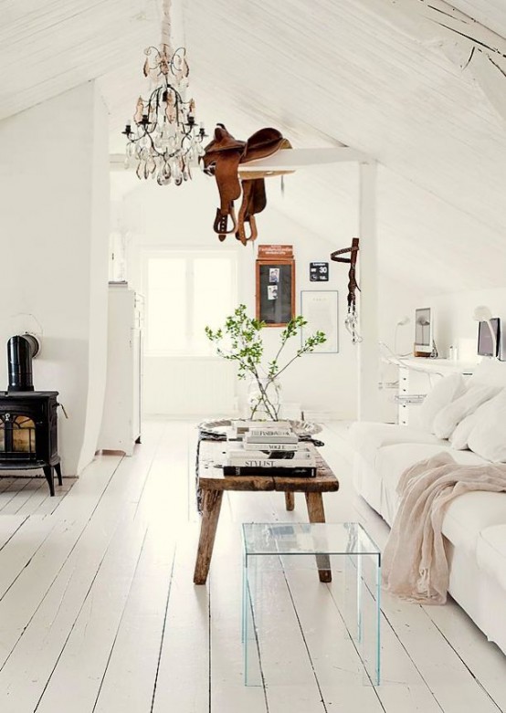 In this living room the beadboard ceiling, distressed furniture and vintage decor makes it looks quite unique.