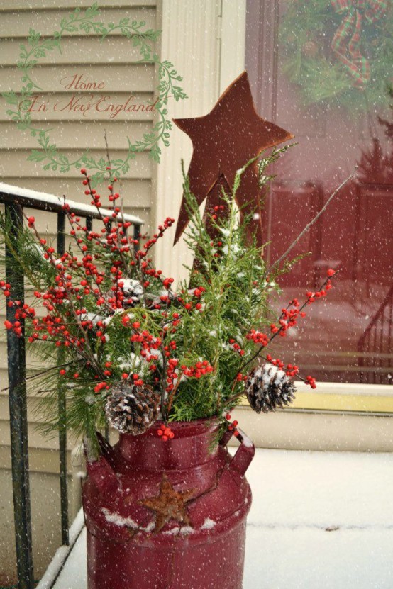 40 Comfy Rustic Outdoor Christmas Décor Ideas - DigsDigs