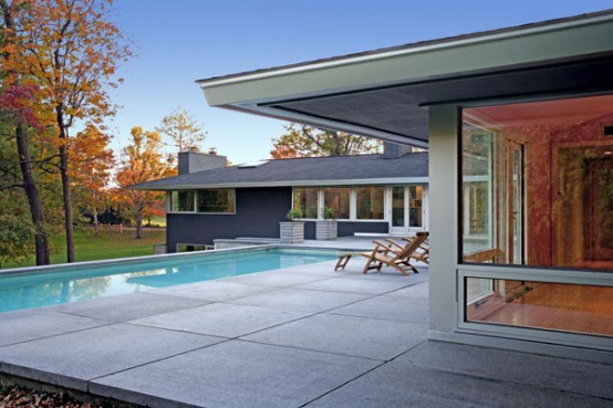 Contemporary Home Blended With Surrounding Woods