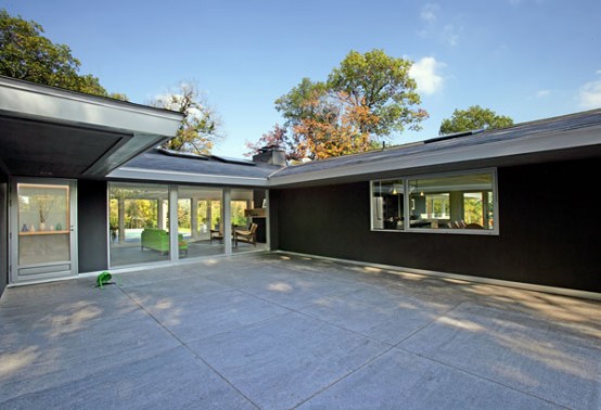 Contemporary Home Blended With Surrounding Woods