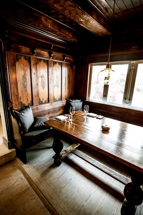 Convenient Chalet Dining Zones