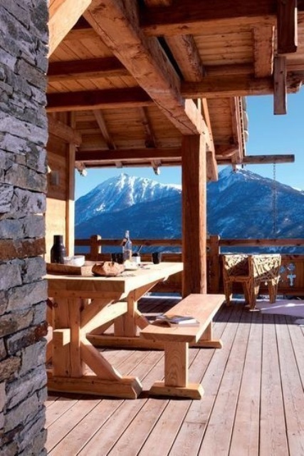 Convenient Chalet Dining Zones