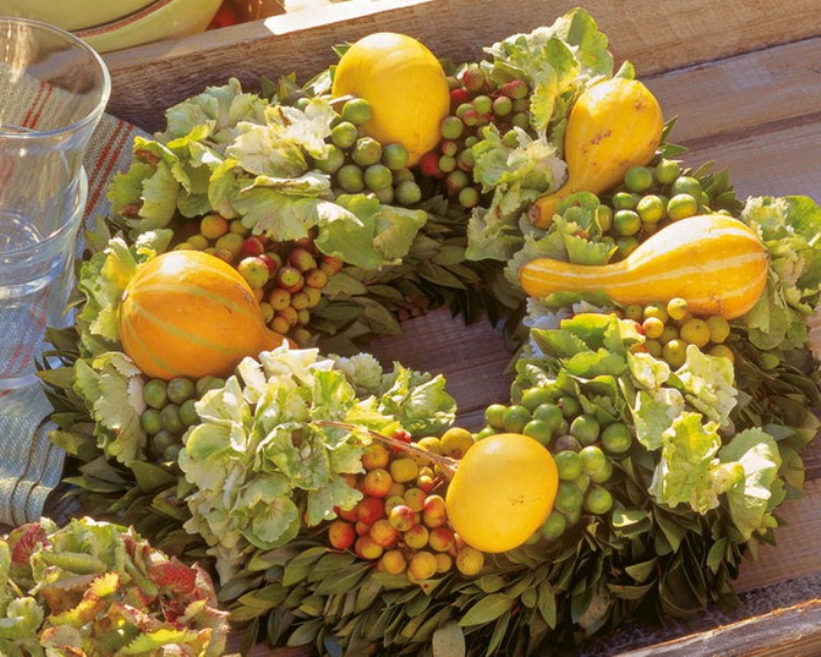 a bold and pretty veggie Thanksgiving wreath of faux grapes, leaves and gourds is a lovely craft for the fall and for Thanksgiving