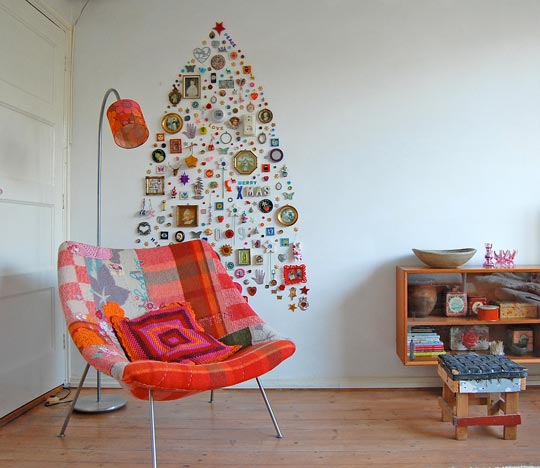 Alternative Christmass Tree Of Different Things Hung On A Wall Alternative Christmass Tree Of Different Things Hung On A Wall (via apartmenttherapy)