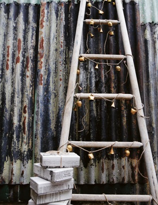Outdoor Christmas Tree Alternative Outdoor Christmas Tree Alternative (via pinterest)