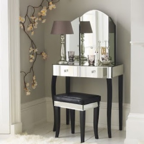 boys dressing table