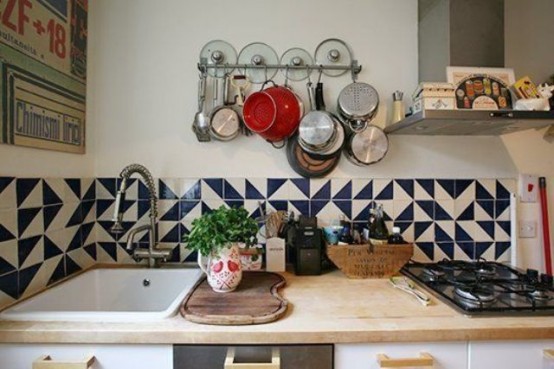 a navy and white geometric tile backsplash is a stylish and chic idea fo a modern kitchen, it will add interest to the space