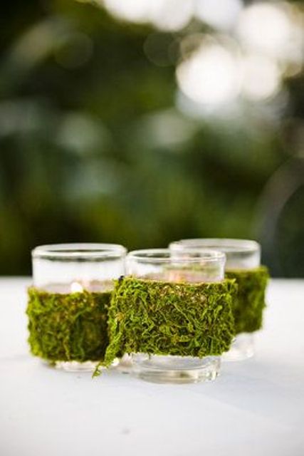 wrap candleholders with moss to make them look more natural and more stylish