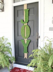 moss JOY letters on a burlap ribbon is a cool decoration for spring, it’s a fresh take on a traditional wreath