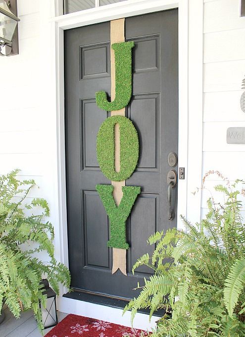 moss JOY letters on a burlap ribbon is a cool decoration for spring, it's a fresh take on a traditional wreath