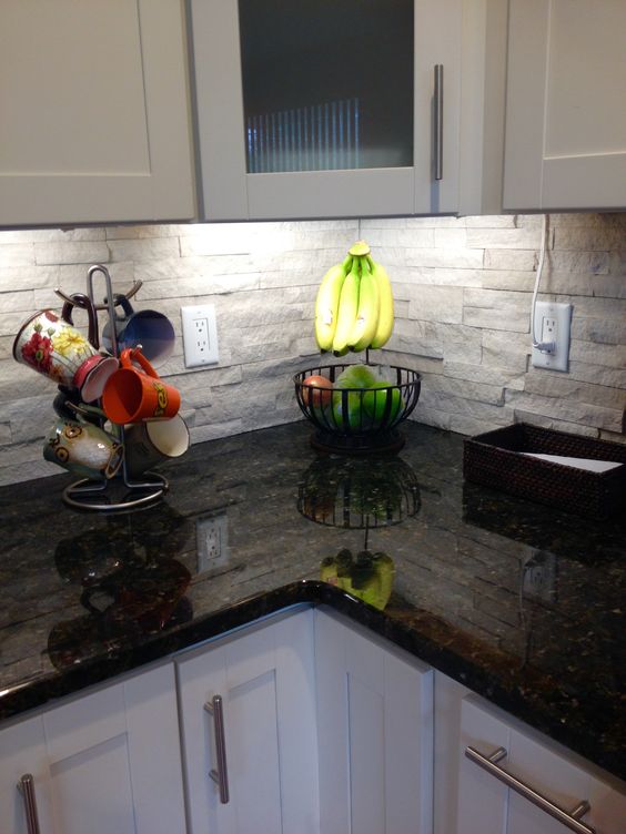 Cool Stone And Rock Kitchen Backsplashes That Wow