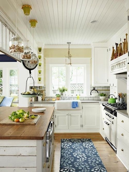 35 Cozy And Chic Farmhouse Kitchen Décor Ideas - DigsDigs