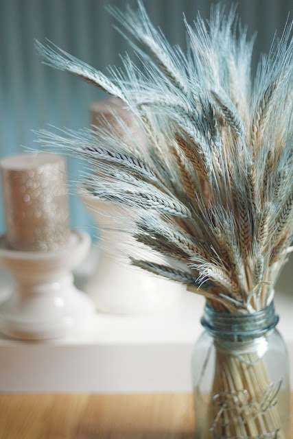 place wheat in a clear jar to create a relaxed and cool centerpiece with a rustic feel