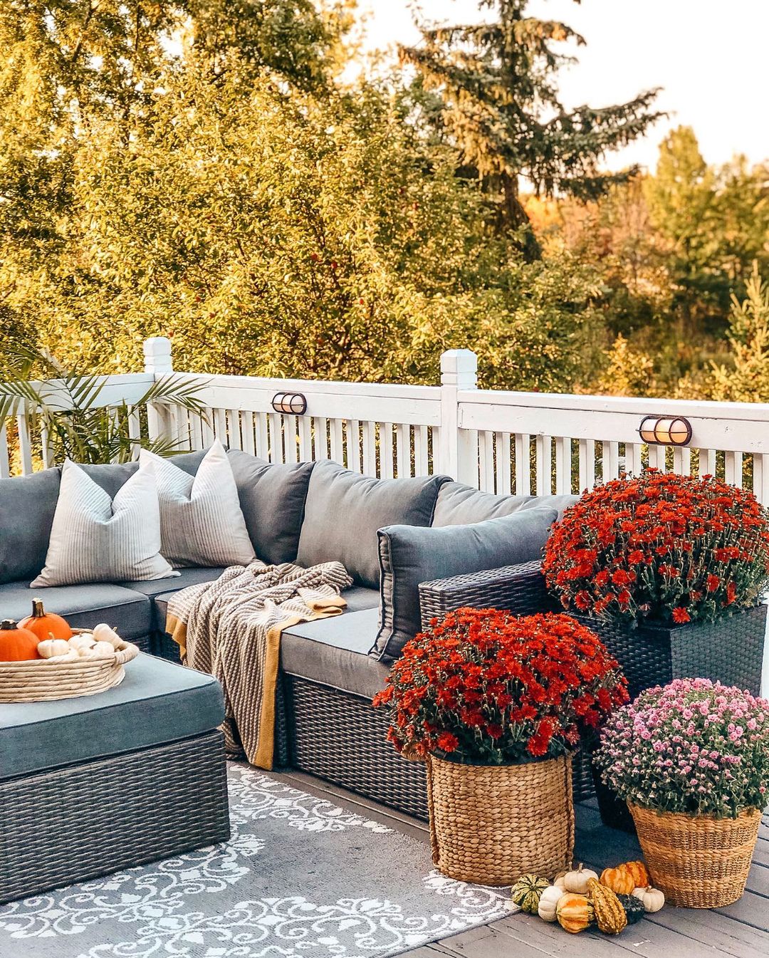 Cozy Fall Patio Decor Ideas