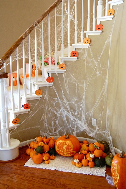 Cozy Fall Staircase Decor Ideas If you don't like idea to put real pumpkins on your steps you could cut some funny pumpkin-shaped faces and use them instead.