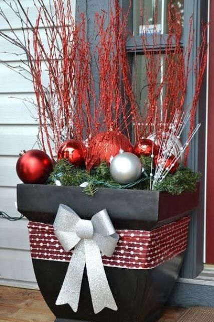 Decorating Outdoors For Christmas 2021