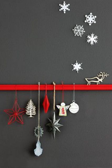 27 Cozy Red And Grey Christmas Décor Ideas - DigsDigs