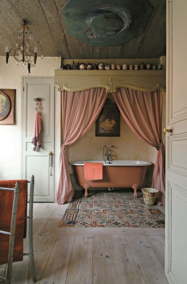 Cozy Romantic Bathroom