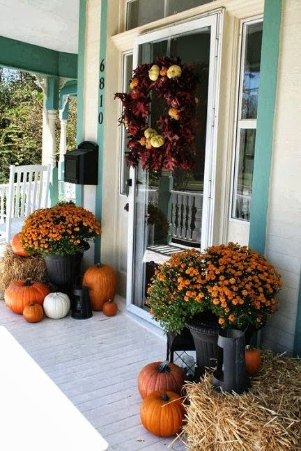 30 Cozy Thanksgiving Front Door Décor Ideas - DigsDigs