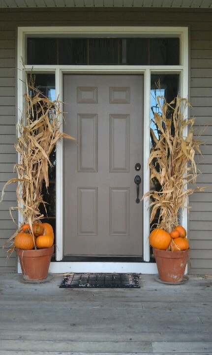 30 Cozy Thanksgiving Front Door D cor Ideas  DigsDigs