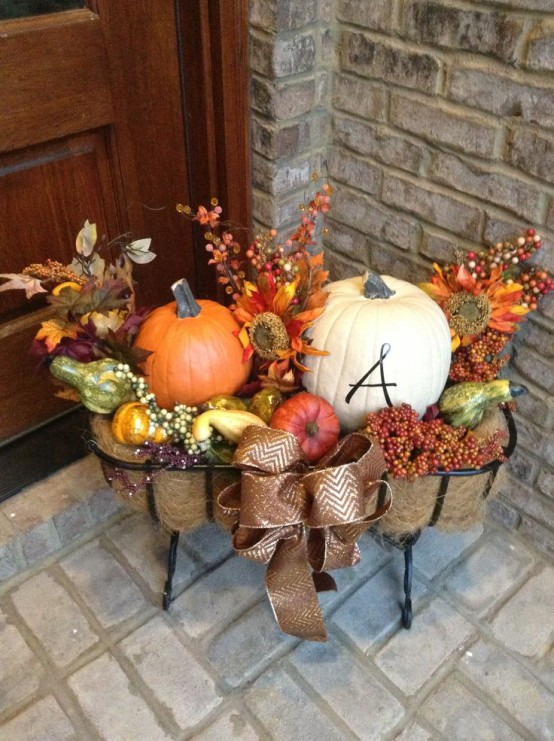 57 Cozy Thanksgiving Porch Décor Ideas - DigsDigs