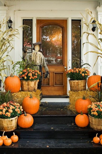 57 Cozy Thanksgiving Porch Décor Ideas - DigsDigs