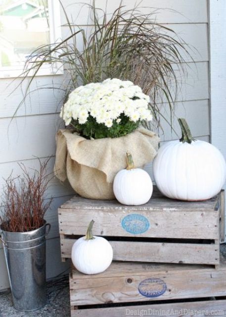 Cozy Thanksgiving Porch Decor Ideas Black and white Thanksgiving decor is an interesting, chic alternative to standard things we usually use. It's perfect for subtle arrangements.