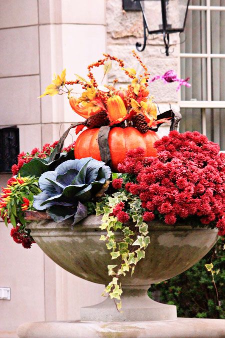 57 Cozy Thanksgiving Porch Décor Ideas - DigsDigs