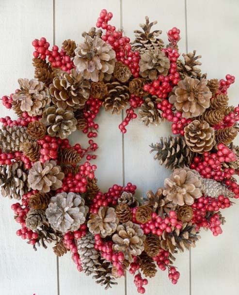 a Christmas wreath of bleached and usual pinecones and cranberries is a cool and bold decor idea for the holidays, and it's not difficult to make