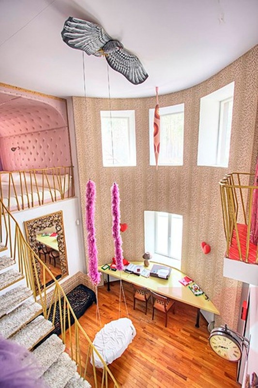 Crazy Colorful Interiors Of An Artist's House