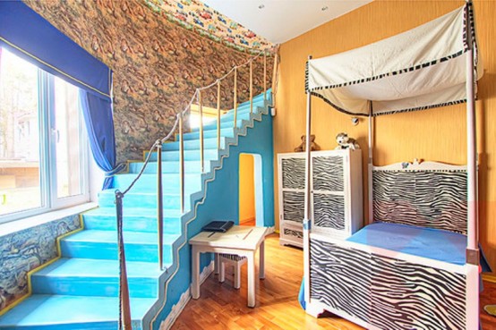 Crazy Colorful Interiors Of An Artist's House