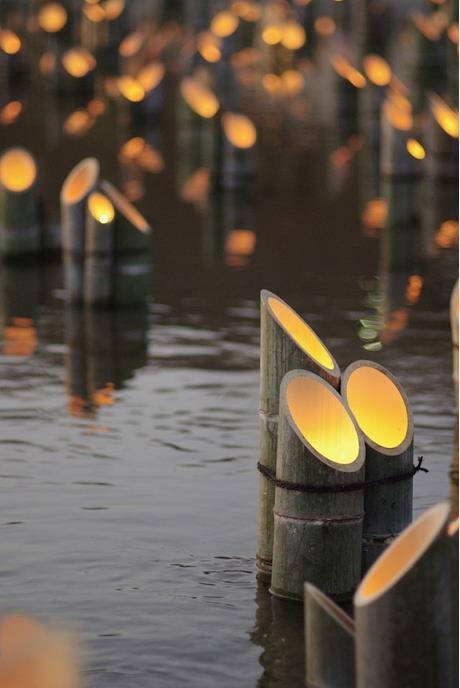 bamboo shaped outdoor lamps used in packs are a great idea for a zen like garden or just an outdoor space