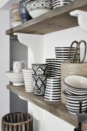 black and white striped tableware will accent your tablescape and will make it cooler, bolder and brighter