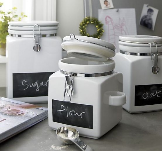 jars with ligs and chalkboard tags that mark what's inside are lovely and cool for any kitchen