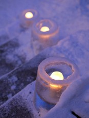 glass-shaped ice luminaries are great to illuminate your garden and they look much cooler when it’s getting dark