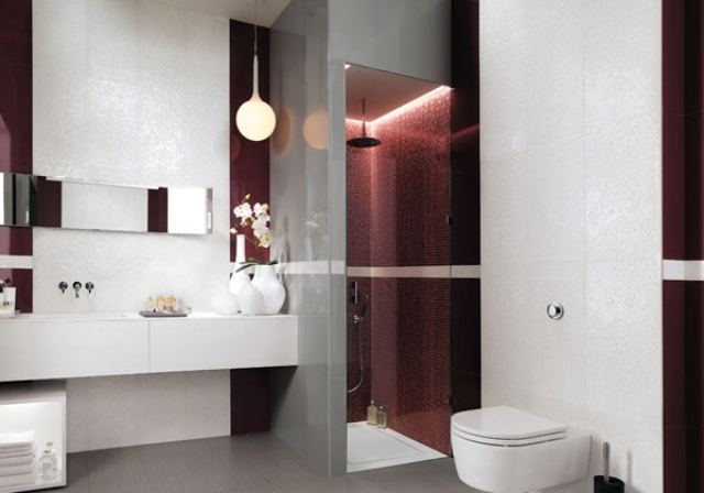 a single sphere pendant lamp on one side of the mirror is a cool idea to accent the space and add eye-catchiness