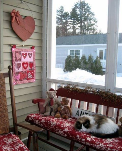 Creative Outdoor Valentine Decor Ideas