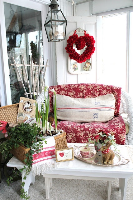 Creative Outdoor Valentine Decor Ideas