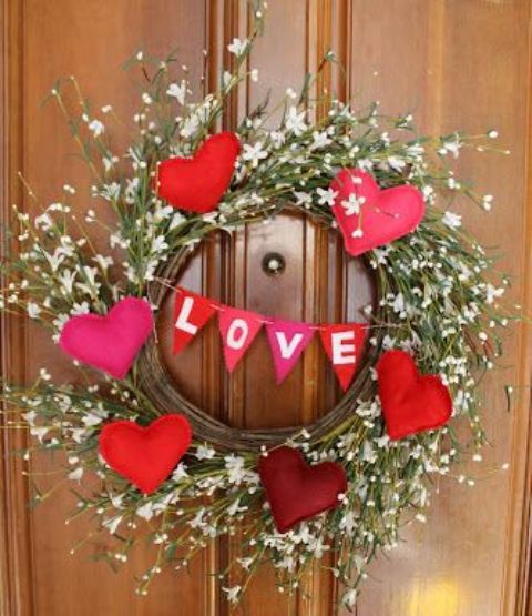 Creative Outdoor Valentine Decor Ideas