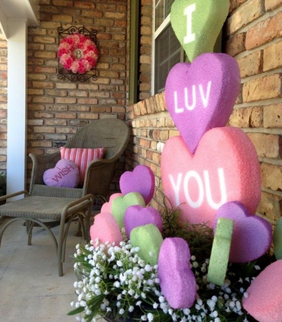 Creative Outdoor Valentine Decor Ideas