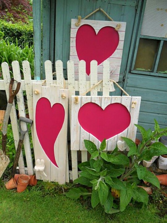 Creative Outdoor Valentine Decor Ideas