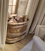 a basket with firewood can be used even in spaces with no fireplace, just for a touch of coziness