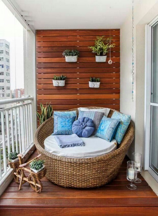 31 Creative Yet Simple Summer Balcony Décor Ideas To Try - DigsDigs
