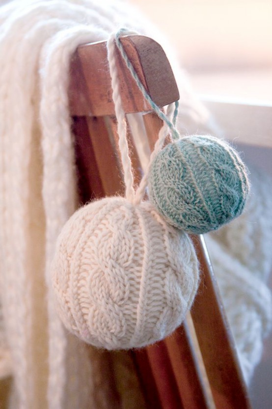 these knit braid ornaments will cozy up any space for winter and Christmas and can be used as ornaments on your real Christmas tree