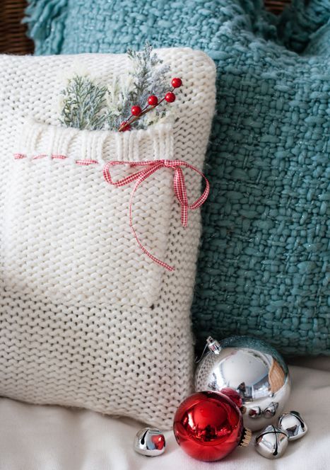 32 Cute And Cozy Knitted  Christmas  Decorations  DigsDigs