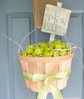 Cute And Inviting Fall Front Door Decor Ideas