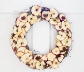 an adorable sliced apple wreath can be DIYed using real apples and some special syrup