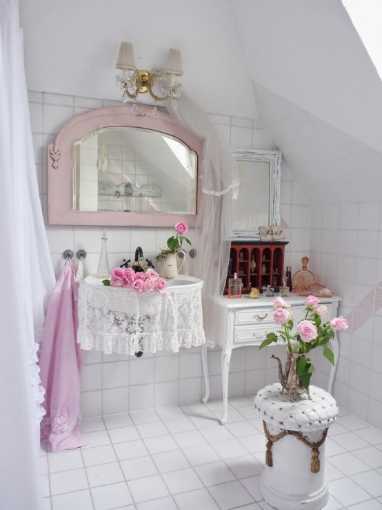 28 Lovely And Inspiring Shabby Chic Bathroom Décor Ideas - DigsDigs