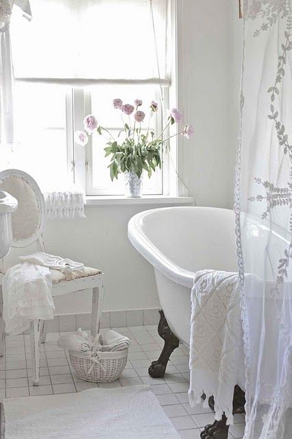 28 Lovely And Inspiring Shabby Chic Bathroom Décor Ideas ...
