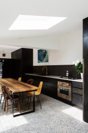 daring-bronte-house-with-lots-of-black-in-decor-3